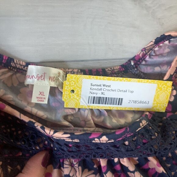Sunset West Kendall Crochet Detail Top Navy XL NWT Stitch Fix‎ - Picture 3 of 5